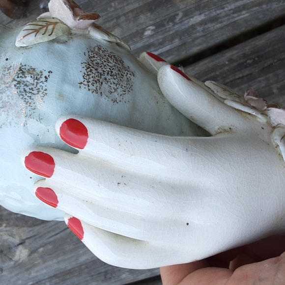 Cool vintage hands holding a small planter - Picture 4 of 4